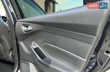 Хэтчбек Ford Focus 2012 в 