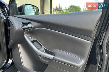 Хэтчбек Ford Focus 2012 в 
