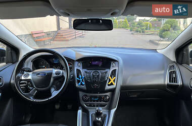 Хэтчбек Ford Focus 2012 в 
