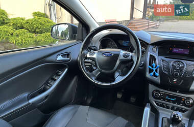 Хэтчбек Ford Focus 2012 в 