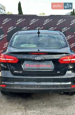 Седан Ford Focus 2015 в 
