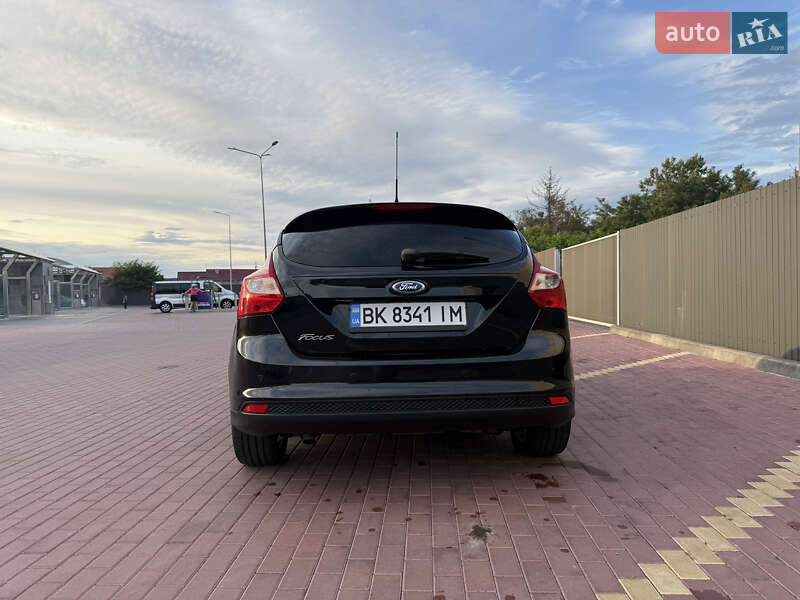 Хэтчбек Ford Focus 2013 в Сарнах