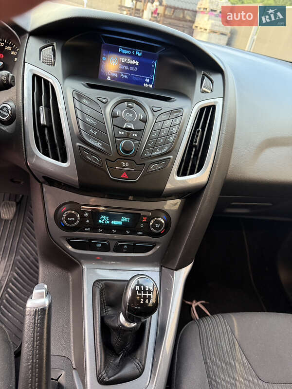 Хэтчбек Ford Focus 2013 в Сарнах