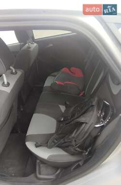 Хэтчбек Ford Focus 2012 в 