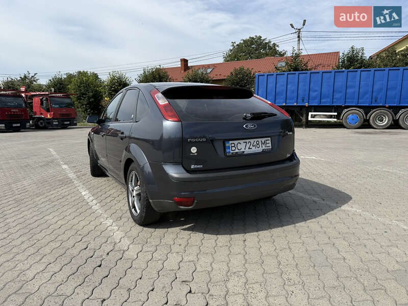 Хэтчбек Ford Focus 2005 в Городке
