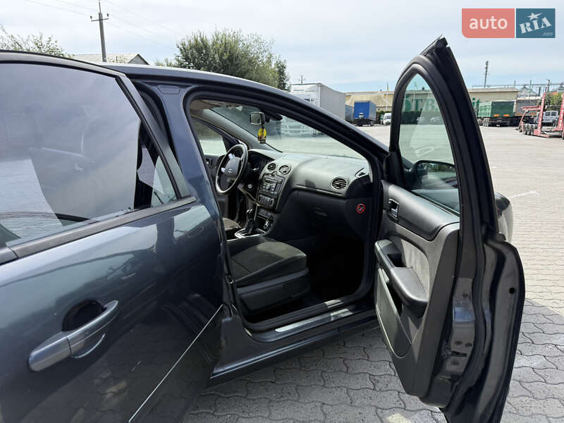 Хэтчбек Ford Focus 2005 в Городке