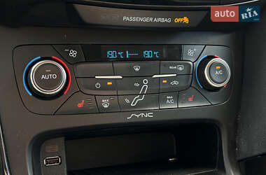 Хэтчбек Ford Focus 2015 в 
