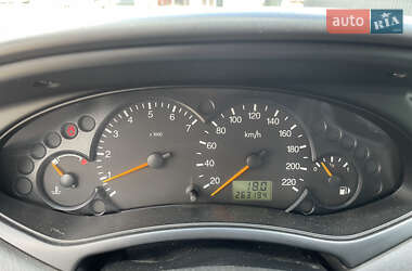 Хэтчбек Ford Focus 2003 в 