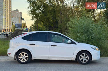 Хэтчбек Ford Focus 2011 в 
