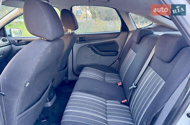 Хэтчбек Ford Focus 2011 в 