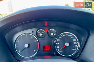Хэтчбек Ford Focus 2011 в 