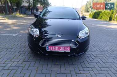 Хэтчбек Ford Focus 2014 в 