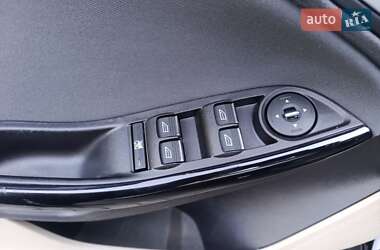 Хэтчбек Ford Focus 2014 в 