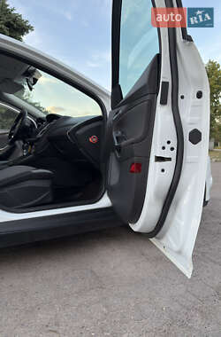 Хэтчбек Ford Focus 2013 в 