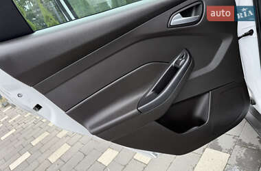 Седан Ford Focus 2016 в 