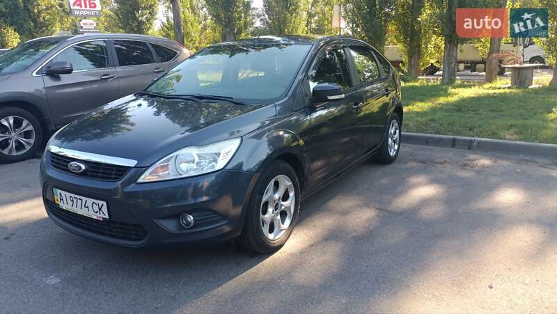 Хэтчбек Ford Focus 2010 в 