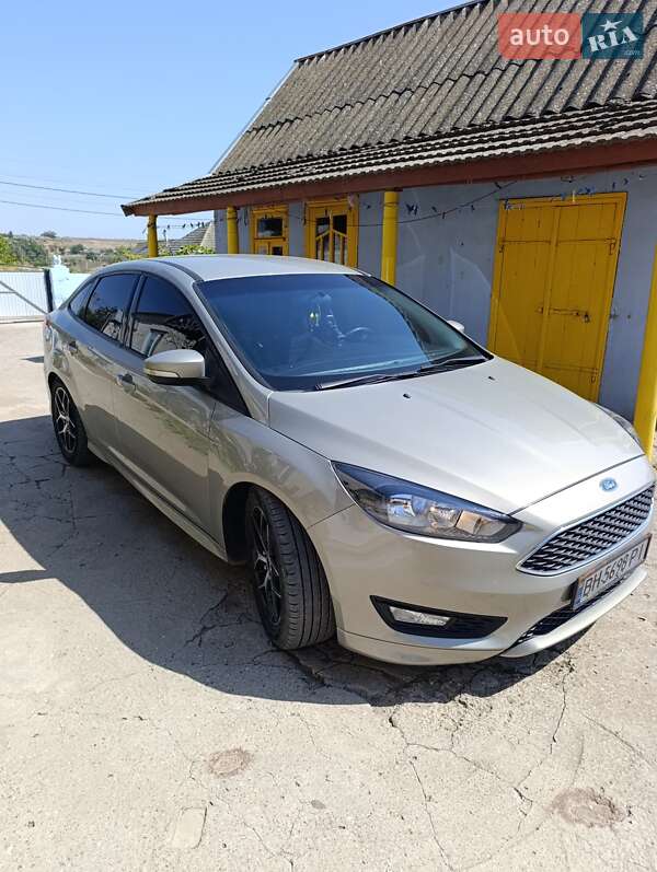 Седан Ford Focus 2015 в 