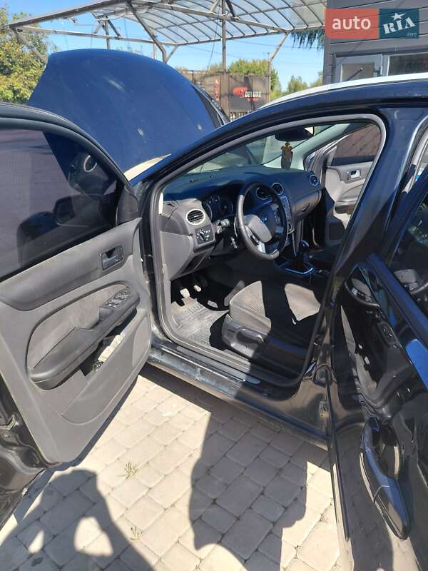 Универсал Ford Focus 2005 в Старой Жадовой