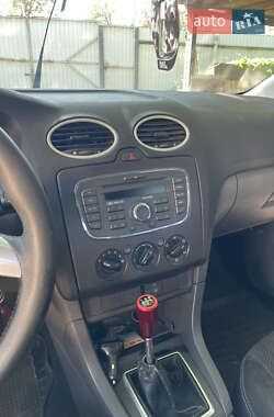 Хэтчбек Ford Focus 2007 в 