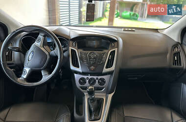 Хэтчбек Ford Focus 2013 в 