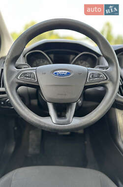 Седан Ford Focus 2015 в 