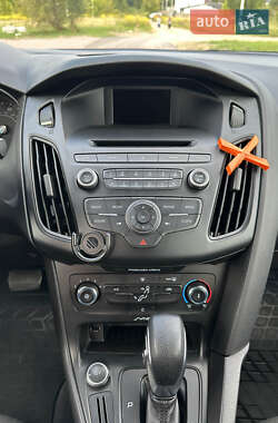 Седан Ford Focus 2015 в 