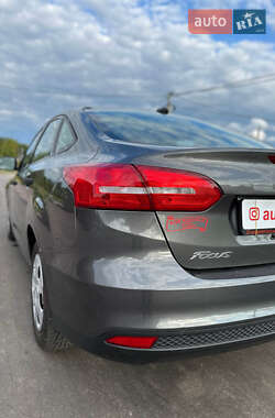 Седан Ford Focus 2015 в 