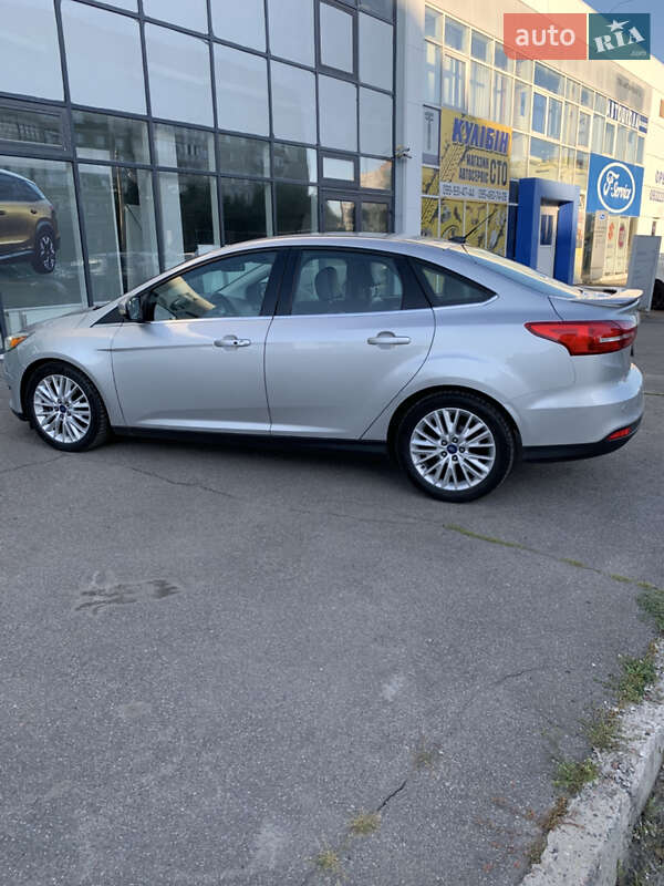 Седан Ford Focus 2015 в Сумах