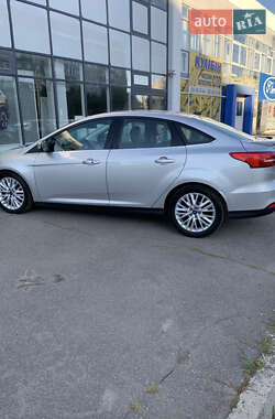 Седан Ford Focus 2015 в 