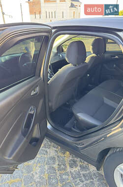 Хэтчбек Ford Focus 2014 в 