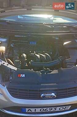 Хэтчбек Ford Focus 2011 в 