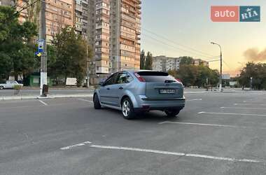 Хэтчбек Ford Focus 2005 в 