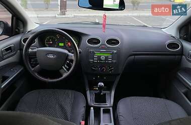 Хэтчбек Ford Focus 2005 в 