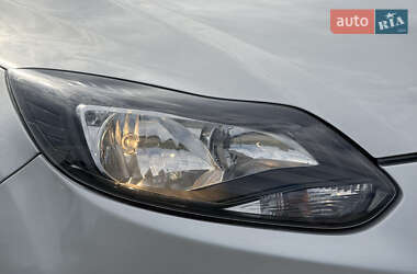 Хэтчбек Ford Focus 2011 в 