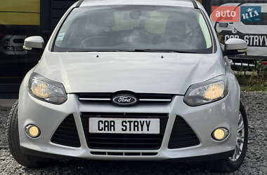 Хэтчбек Ford Focus 2011 в 