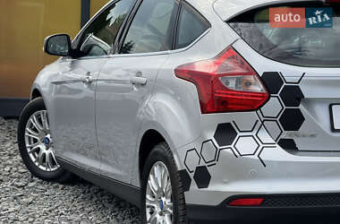Хэтчбек Ford Focus 2011 в 