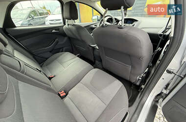 Хэтчбек Ford Focus 2011 в 