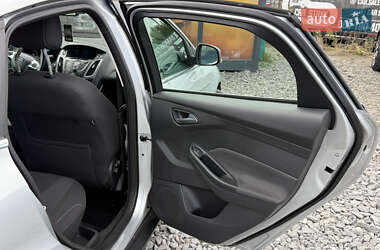 Хэтчбек Ford Focus 2011 в 