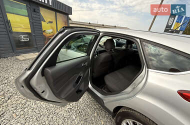 Хэтчбек Ford Focus 2011 в 