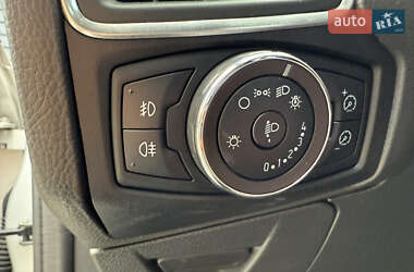Хэтчбек Ford Focus 2011 в 