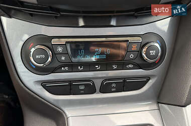Хэтчбек Ford Focus 2011 в 