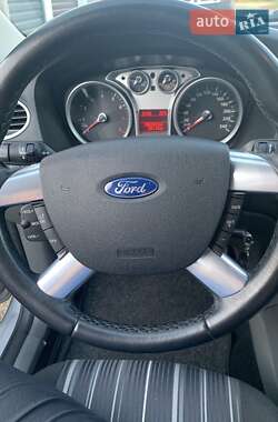 Хэтчбек Ford Focus 2009 в 