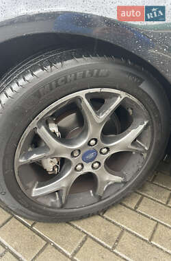 Хэтчбек Ford Focus 2013 в 