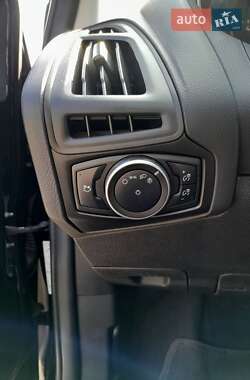 Хэтчбек Ford Focus 2015 в 