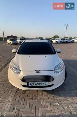 Хэтчбек Ford Focus 2013 в 