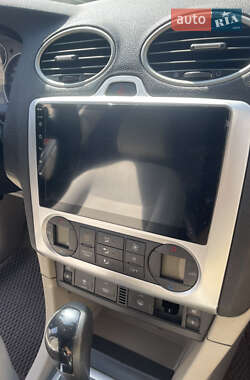 Седан Ford Focus 2005 в 