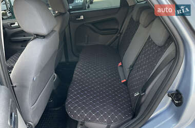 Хэтчбек Ford Focus 2005 в 