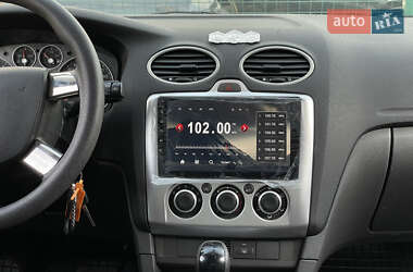 Хэтчбек Ford Focus 2005 в 