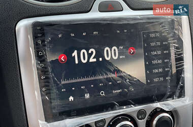 Хэтчбек Ford Focus 2005 в 