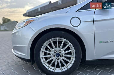 Хэтчбек Ford Focus 2014 в 